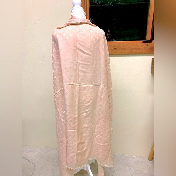 Auth Louis Vuitton Rose Pink Cream Monogram Denim Shawl Silk Wool Wrap Preloved - Picture 10 of 16